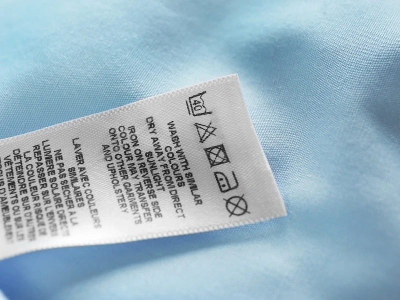 Symbole na metkach ubrań – czy wiesz, co oznaczają?