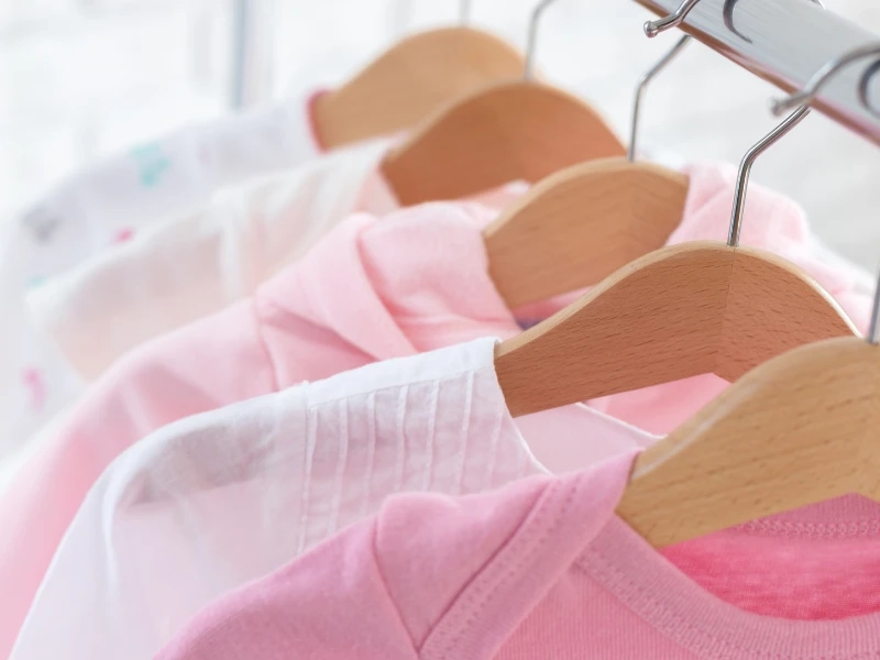 Jak pozbyć się trudnych plam z dziecięcych ubrań?